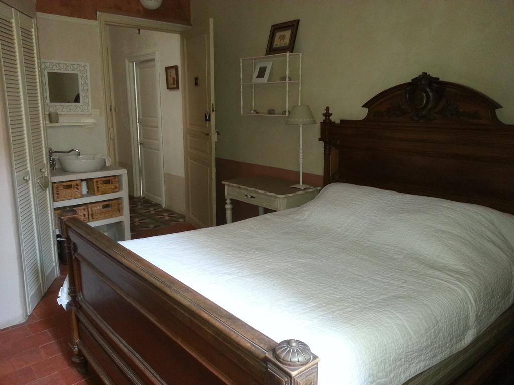 Bed and Breakfast Le Patio Des Cigales Roquefort-des-Corbieres Номер фото
